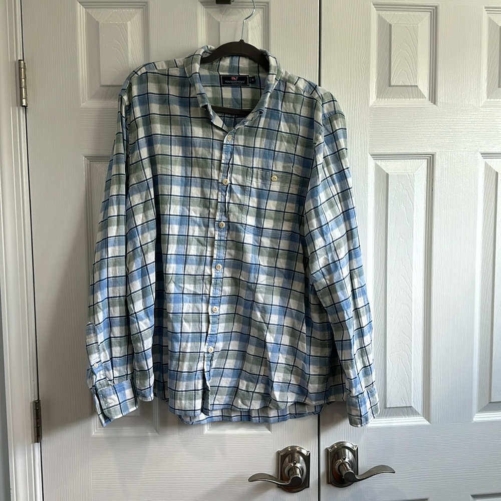 EUC Men’s Vineyard Vines Button Down Shirt - Blue, Green and White Size XL